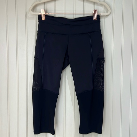 Lululemon black cropped leggings with Mesh Accent - Picture 1 of 13